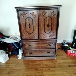 Men's Chest Moving Out That's Why I'm Selling It 