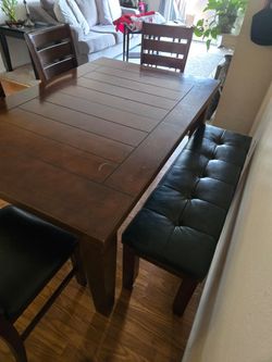 Dinning room table