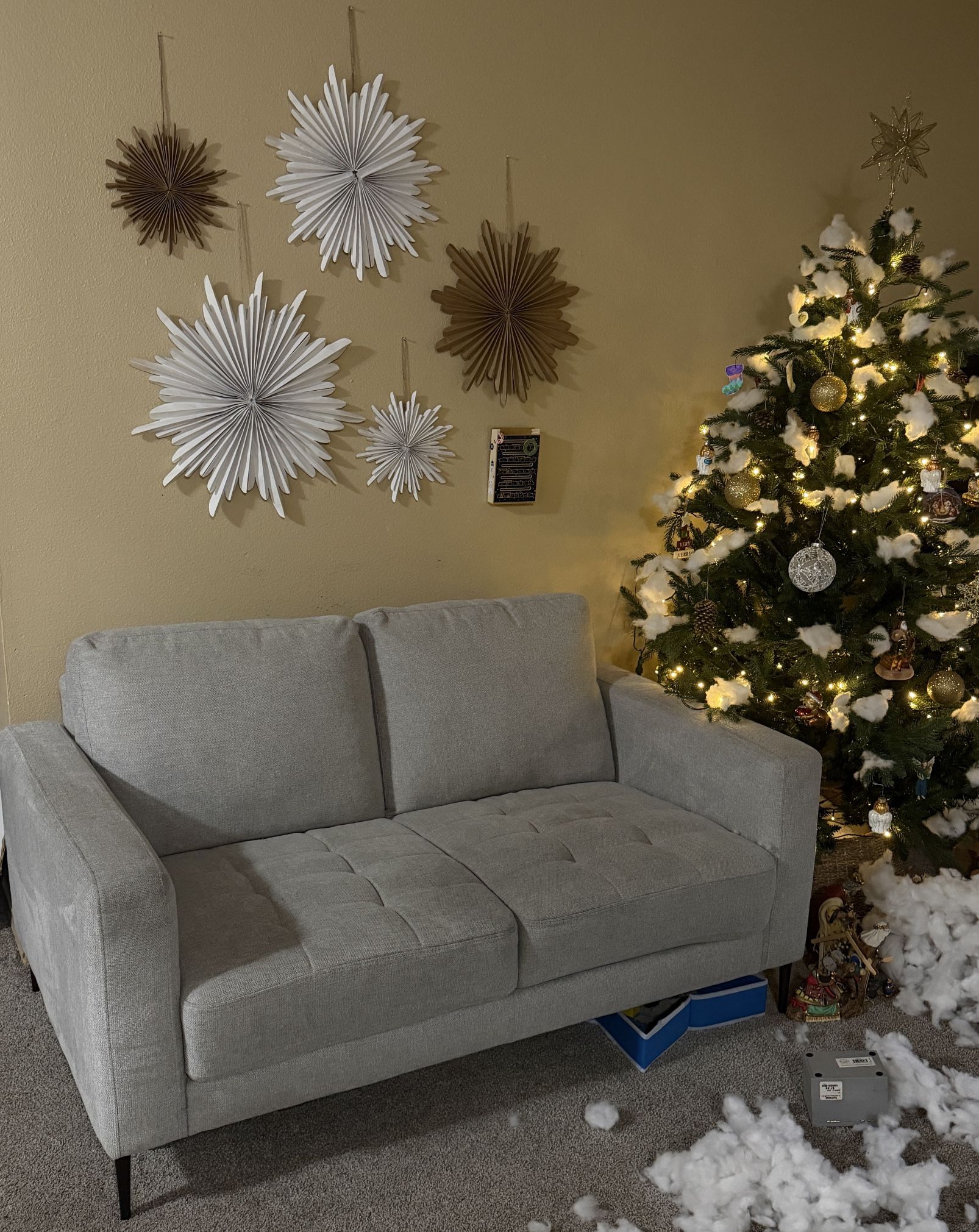 Stylish Light Gray Sofa 35”×60”