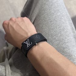 slim fit louis vutton bracelet 