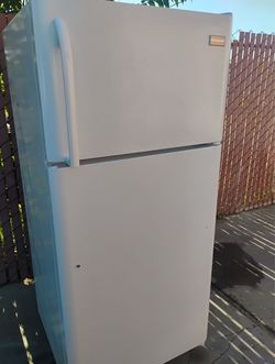 FRIGIDAIRE FRIDGE ASKING $280 NO LESS
