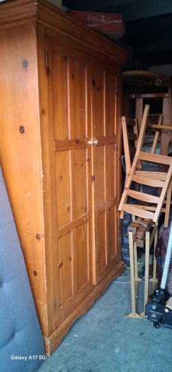 PRICED TO SELL!! NEED GONE TAKING UP TO MUCH SPACE