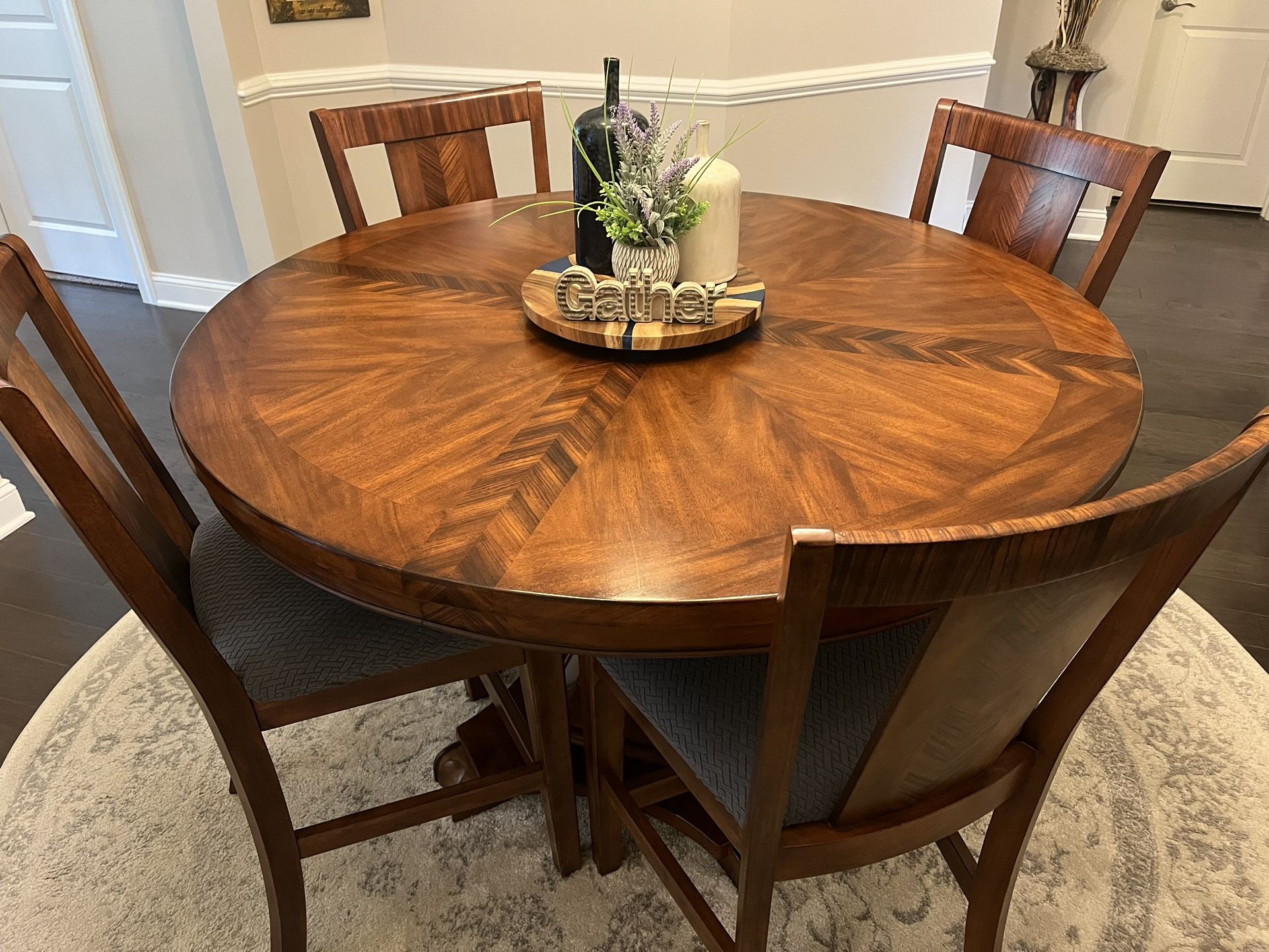 Stunning High-End Solid Wood Mahogany Veneer Dining Table - 6 Chairs