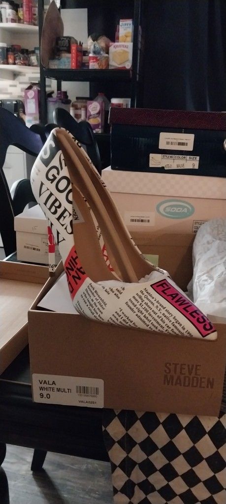 Steve Madden. Vala Billboard STELLETO Pump. Size 9