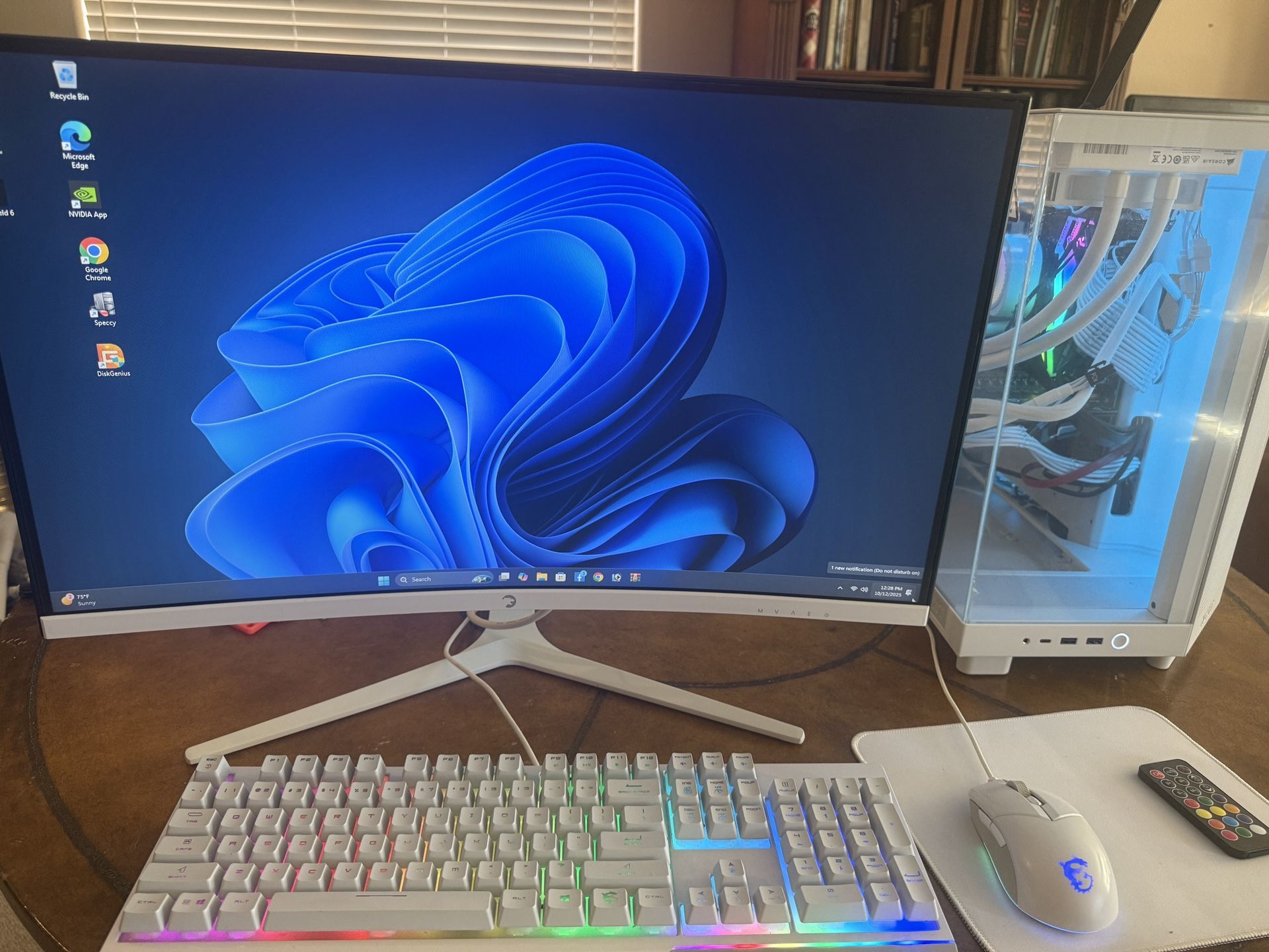 White PC w/all white accessories. Fast intel 14gen I5 CPU