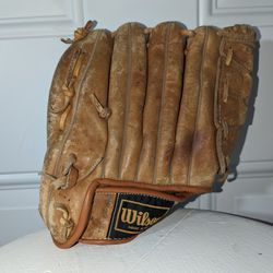 Vintage Wilson FRED LYNN RHT A2154 RHT Right Hand Thrower Glove Baseball Mitt