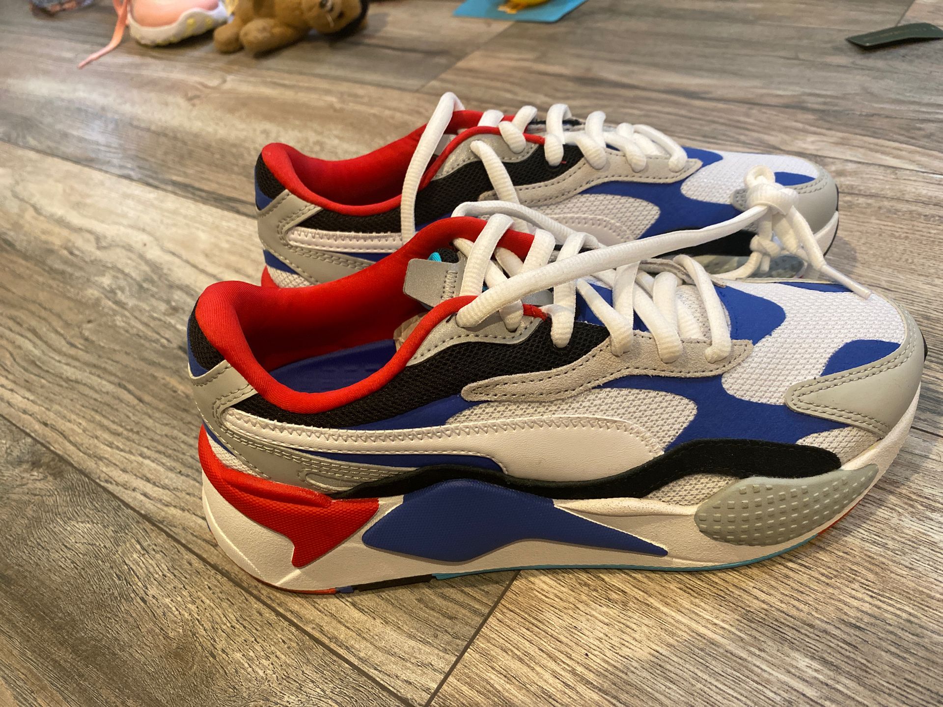 Brand new puma shoes