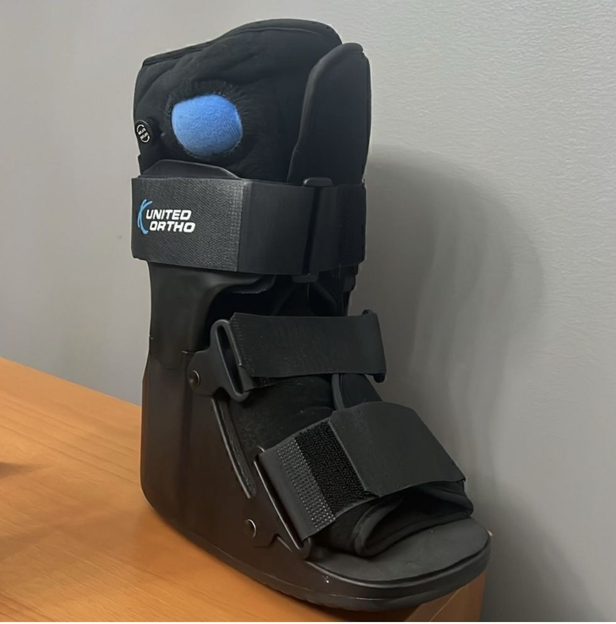United Ortho Short Air Cam Walker Fracture Boot xsmall