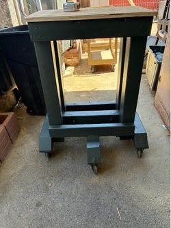 Nice heavy duty rolling work table