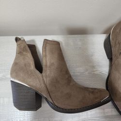 Women’s Boots Size 7 