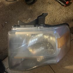 2004 Ford Expedition Headlight Assembly