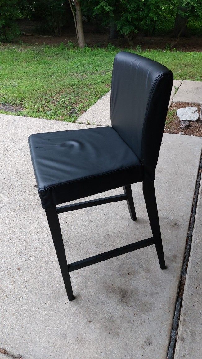 2 Black Bar Stools with backrest / Chairs