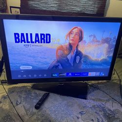 40” SAMSUNG LED TV on Swivel Base