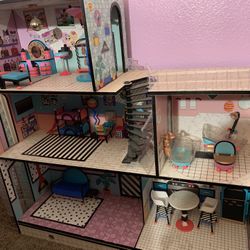 LOL Dollhouse 