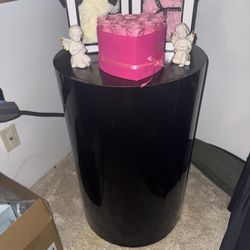 BLACK END TABLE 