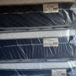✨️New Mattress✨️
🟦Pillow top
🔹️All sizes available
🔸️12" inches tall
🟢Queen $199
🔵Full $180
🟣Twin $130
🟡King $330
🟠Cal King $330
🔴Same day de