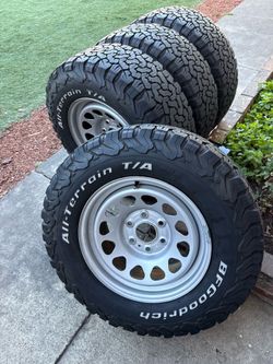 Chevy Silverado wheels an tires stock BFgoodrich tires