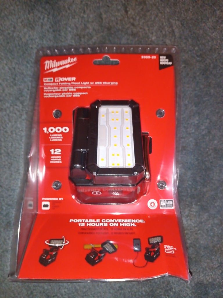 Milwaukee M18 Compact Light With USB CHARGER