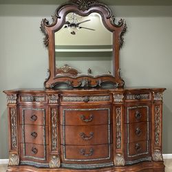 5 Pieces King Bed Set With 2 Table Lambs 