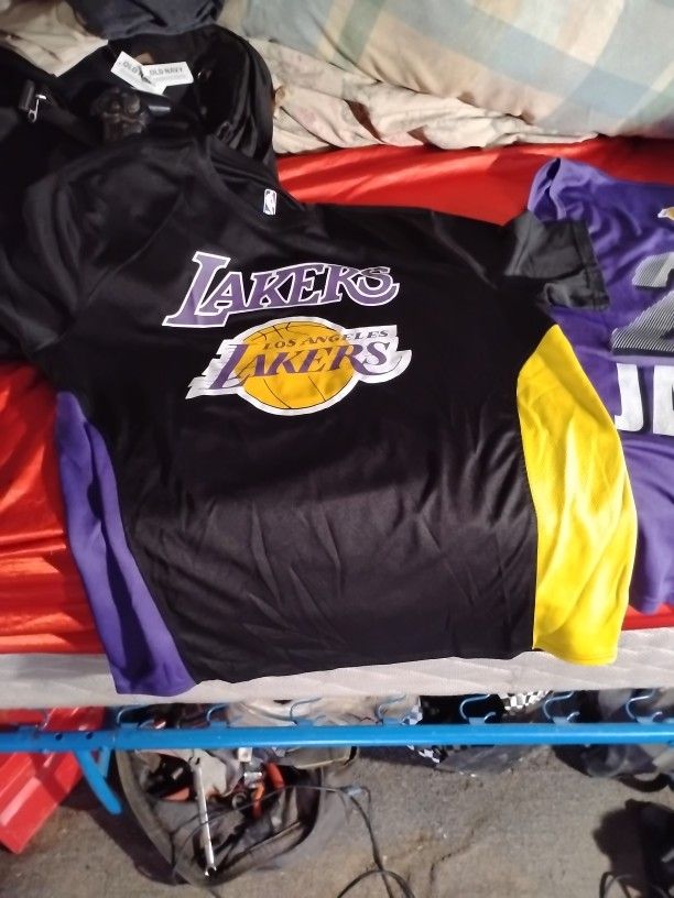 LeBron James Jersey And Shirt