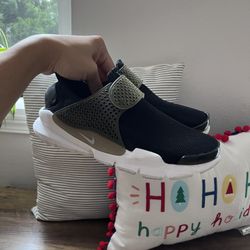 Women’s Nike Sock Dart  size 7