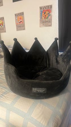 Nandog Pet Gear Crown Pet Bed