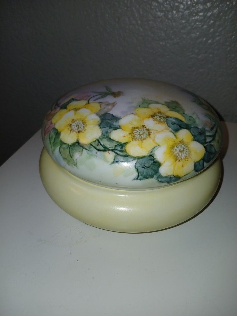 Royal Bayreuth Bavaria Round Porcelain Powder Box