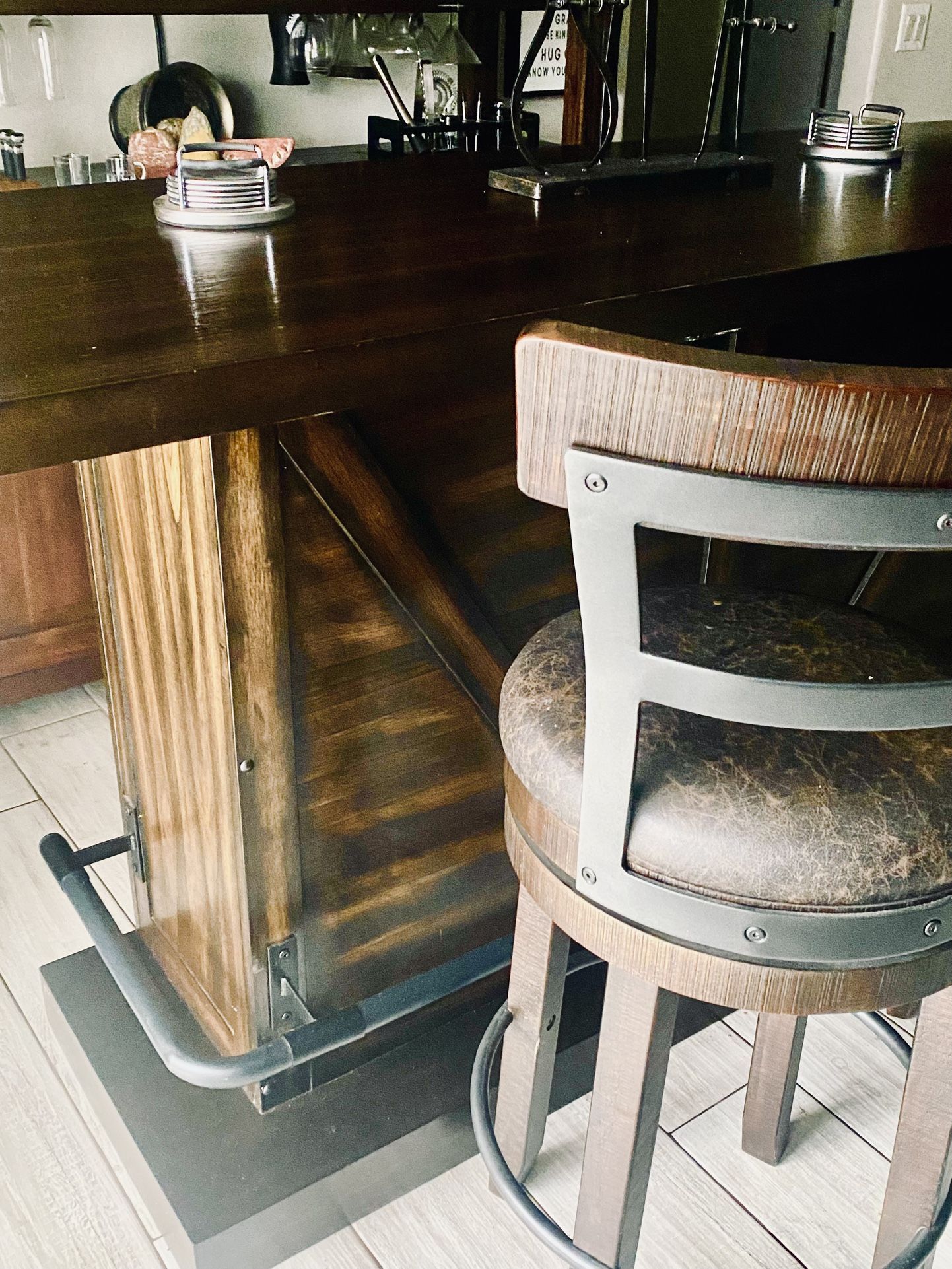 Hardwood espresso bar W/Stools