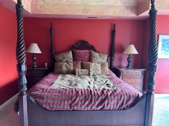 Thomasville King Sized 6 Piece Bedroom Set