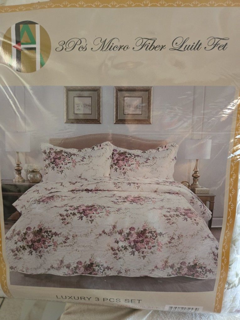 BRAND NEW , NEVER OPENED , GREAT FOR SUMER TIME QUILT FET KING SIZE .