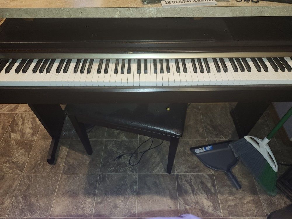 Yamaha Electric Piano $350