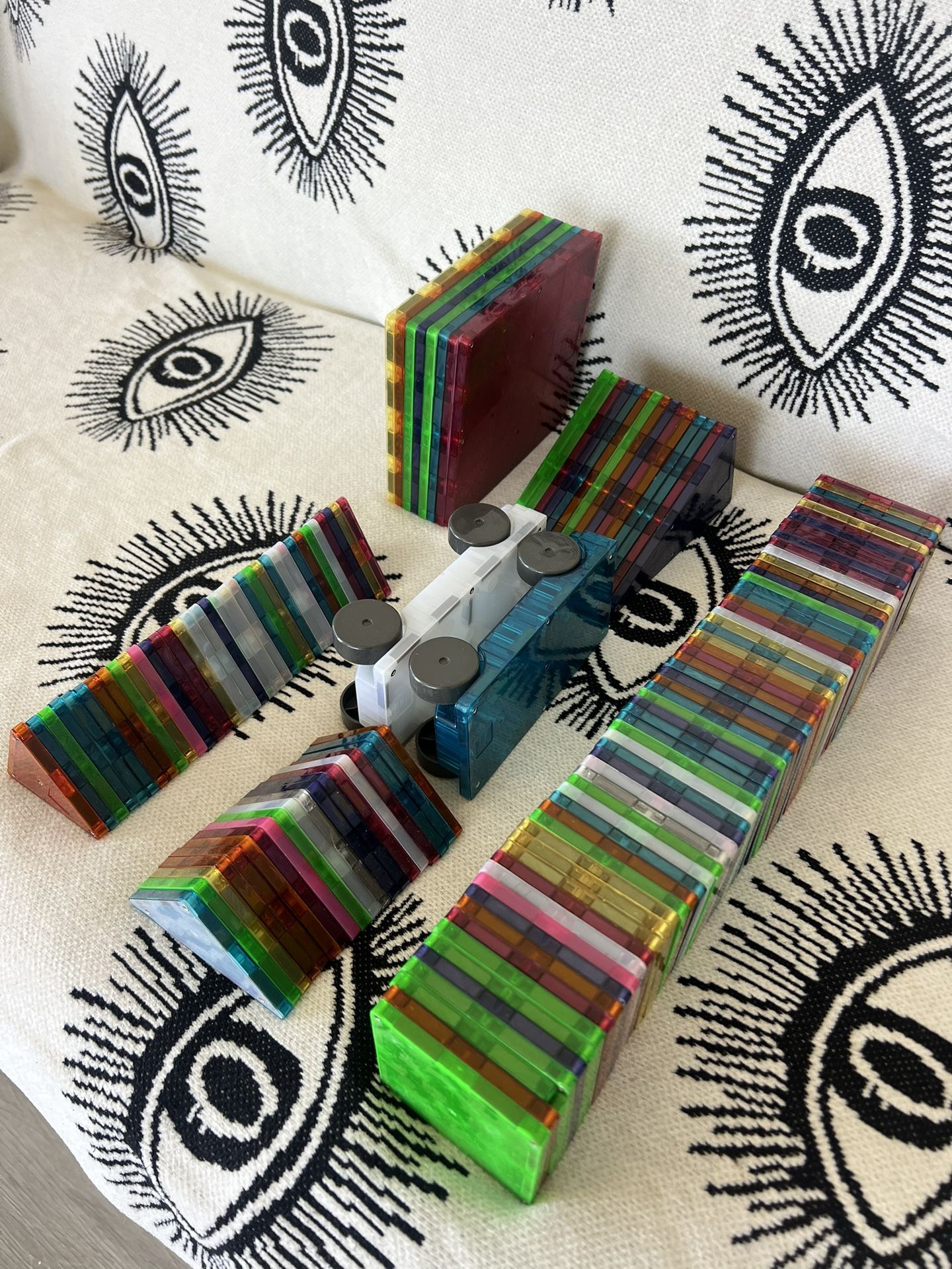 Magna-tiles original 142 Pieces Toy