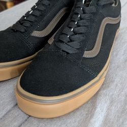 Vans Old Skool Black Gum Shoes | Men’s Size 9 | Classic Style