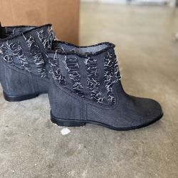 Joe’s Fashion Cut Boots  Size 8M