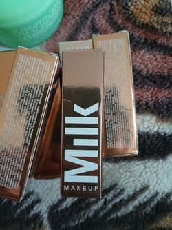 MAKEUP