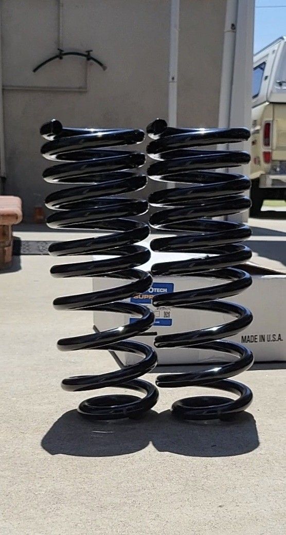 67- 79 F100/ F150 /F250 Variable Rate Coil Springs MV 808/CC808