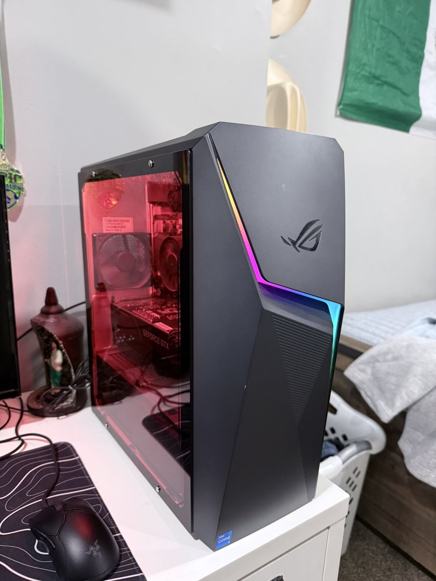 asus rog strix gaming pc comes with keyboard and mouse for free!!!!! price is negotiable!!!