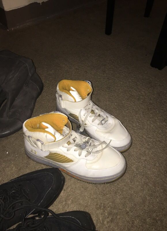 All woman shoes size 8 1/2 all for $20