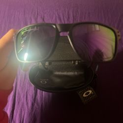 Oakley Holbrook OO9102 Men's Square Sunglasses - Purple Lens