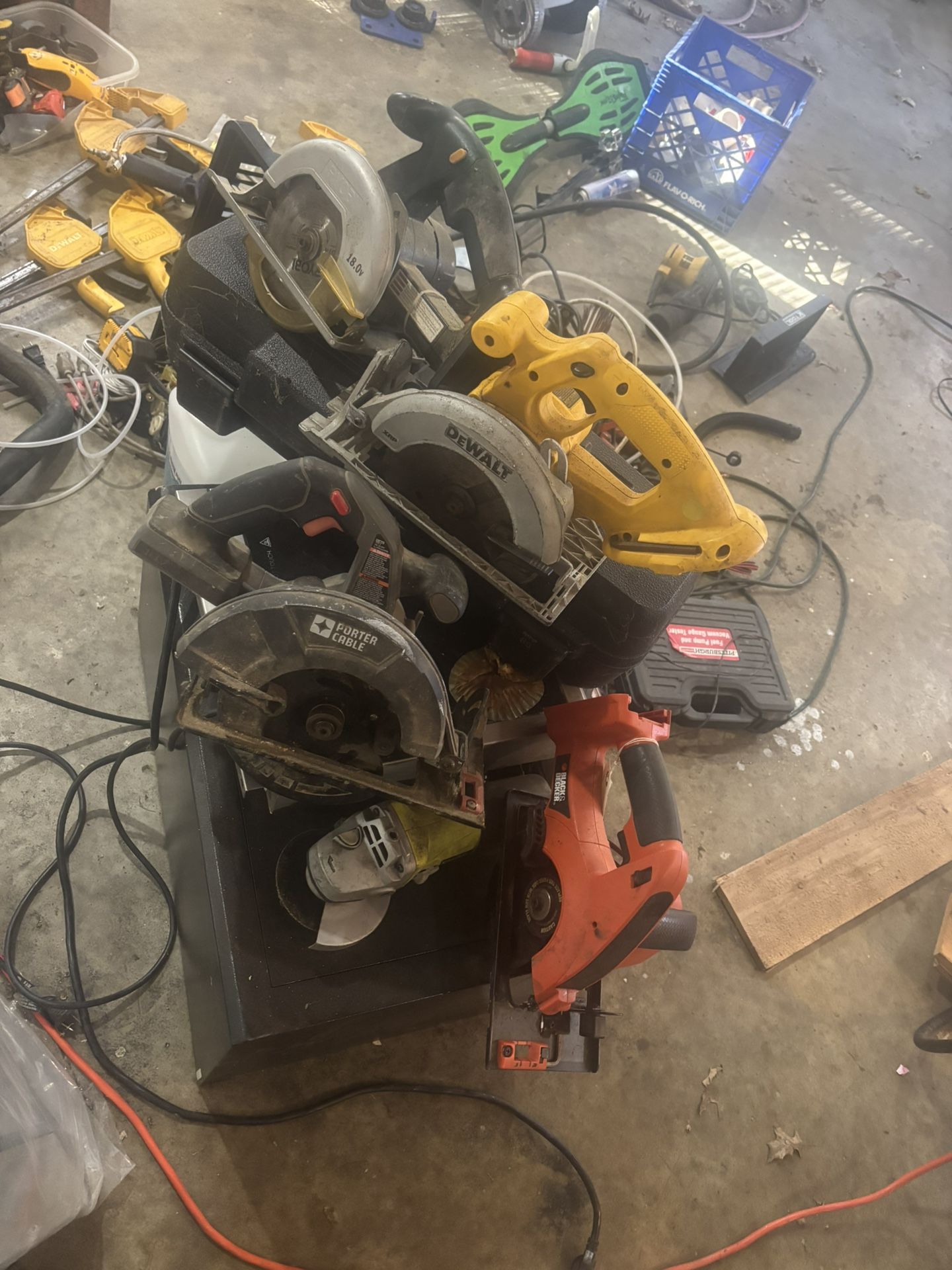 4 Circular Saws