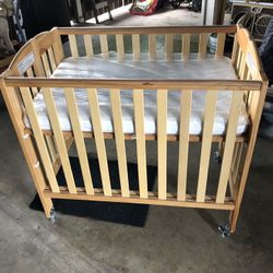 Rolling Baby Crib