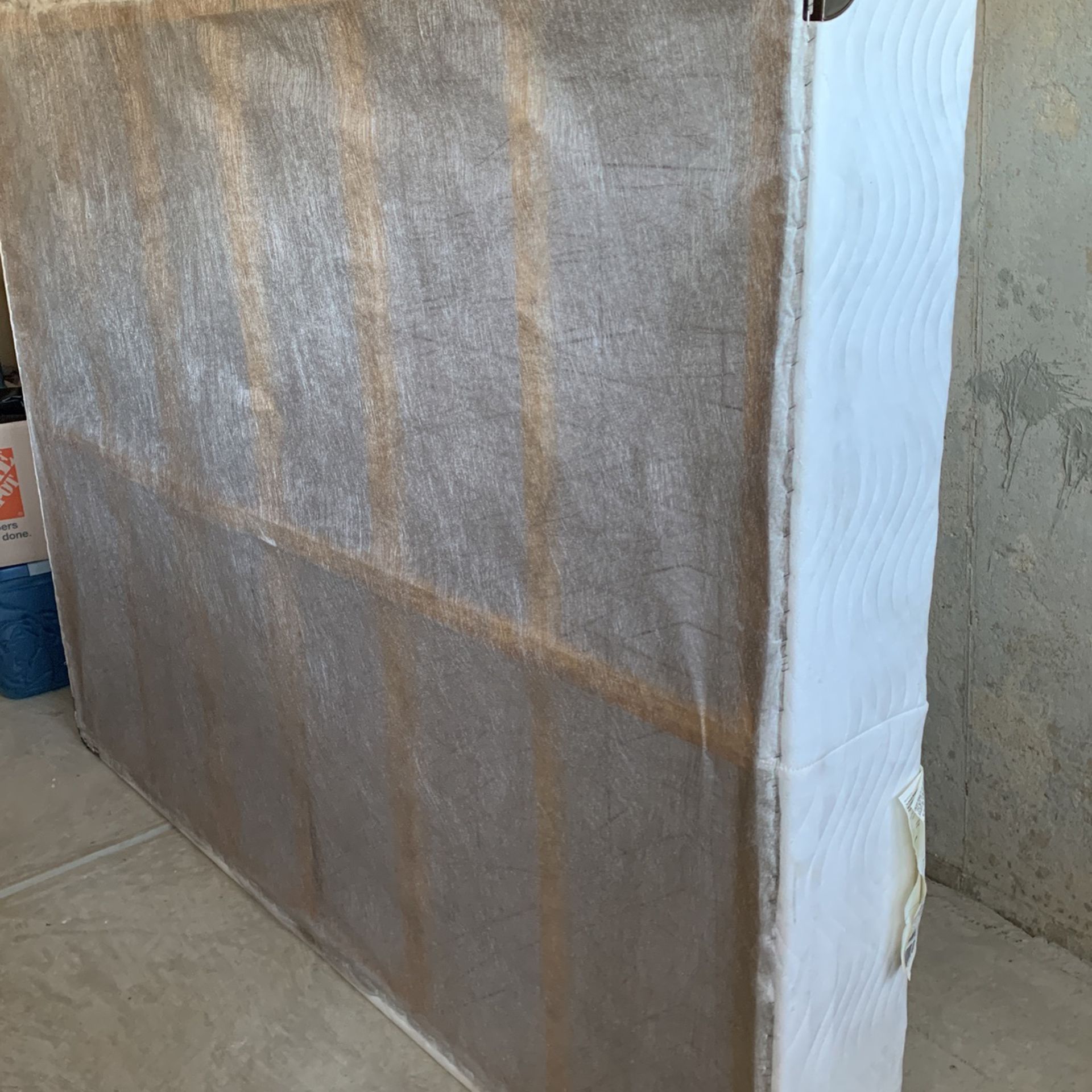Free Queen Foundation Box spring
