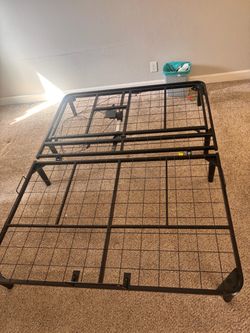 Adjustable queen mattress base