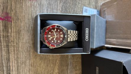 Seiko 5 SSK031K1 “Passion Red”
