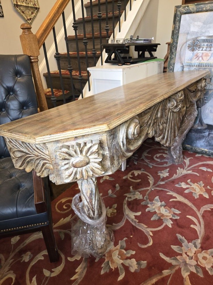 Large Antique Stlye Havertys Entryb Table