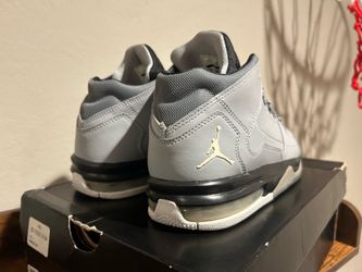 Jordan size 6.5youth. 30$.  With box