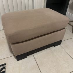 Small Couch/Pouf