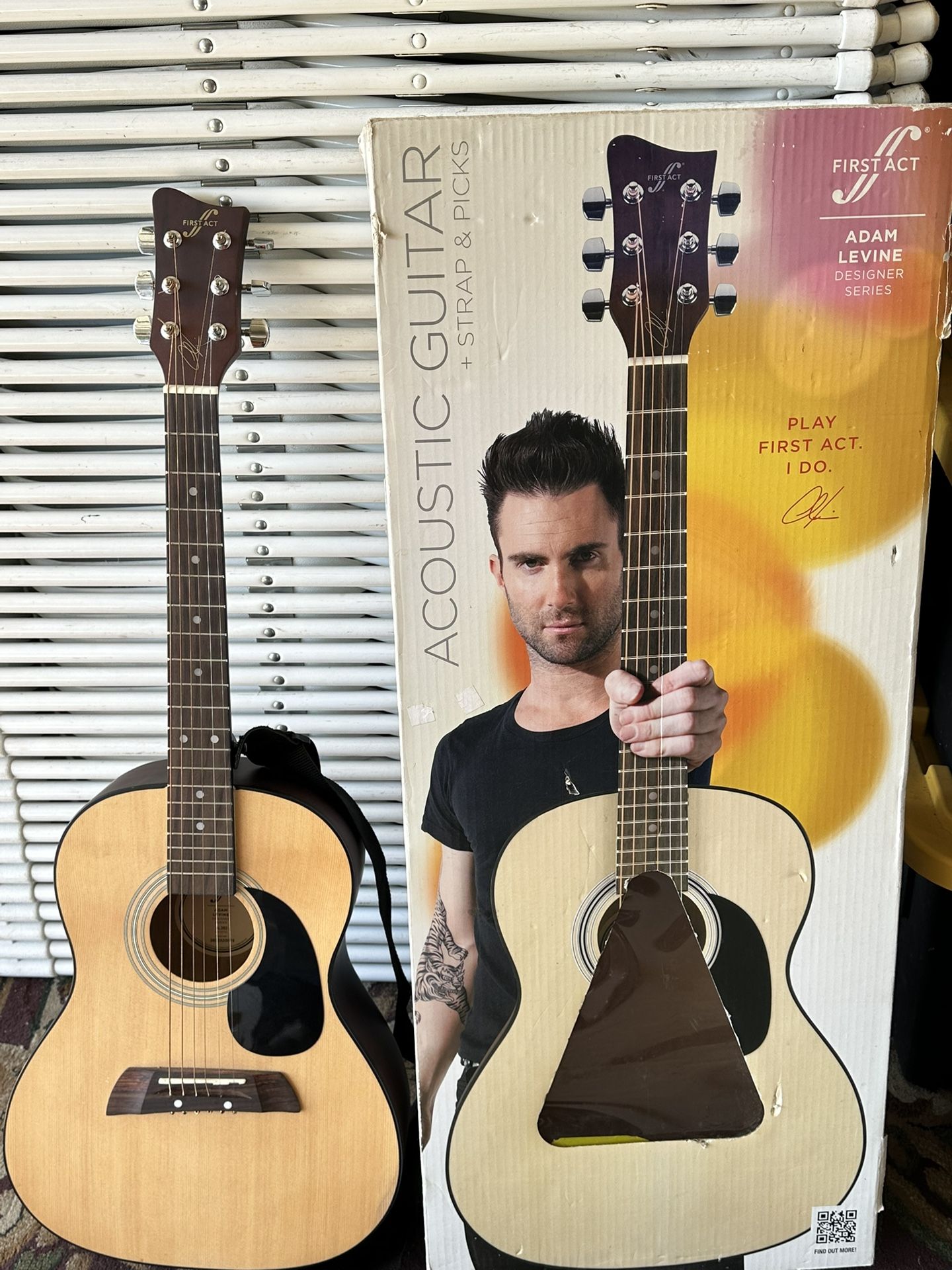 Acoustic Guitar + Strap And Picks