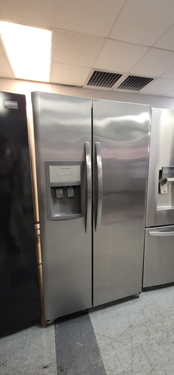 Frigidaire Side‑by‑Side Fridge – Stainless, Ice/Water Dispenser