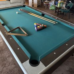 Full-Size Pool Table – Solid & Well Built 
